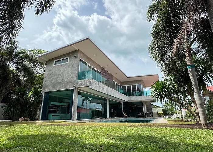 3 Bed, Pool And Grass Garden, Chaweng, Spacious