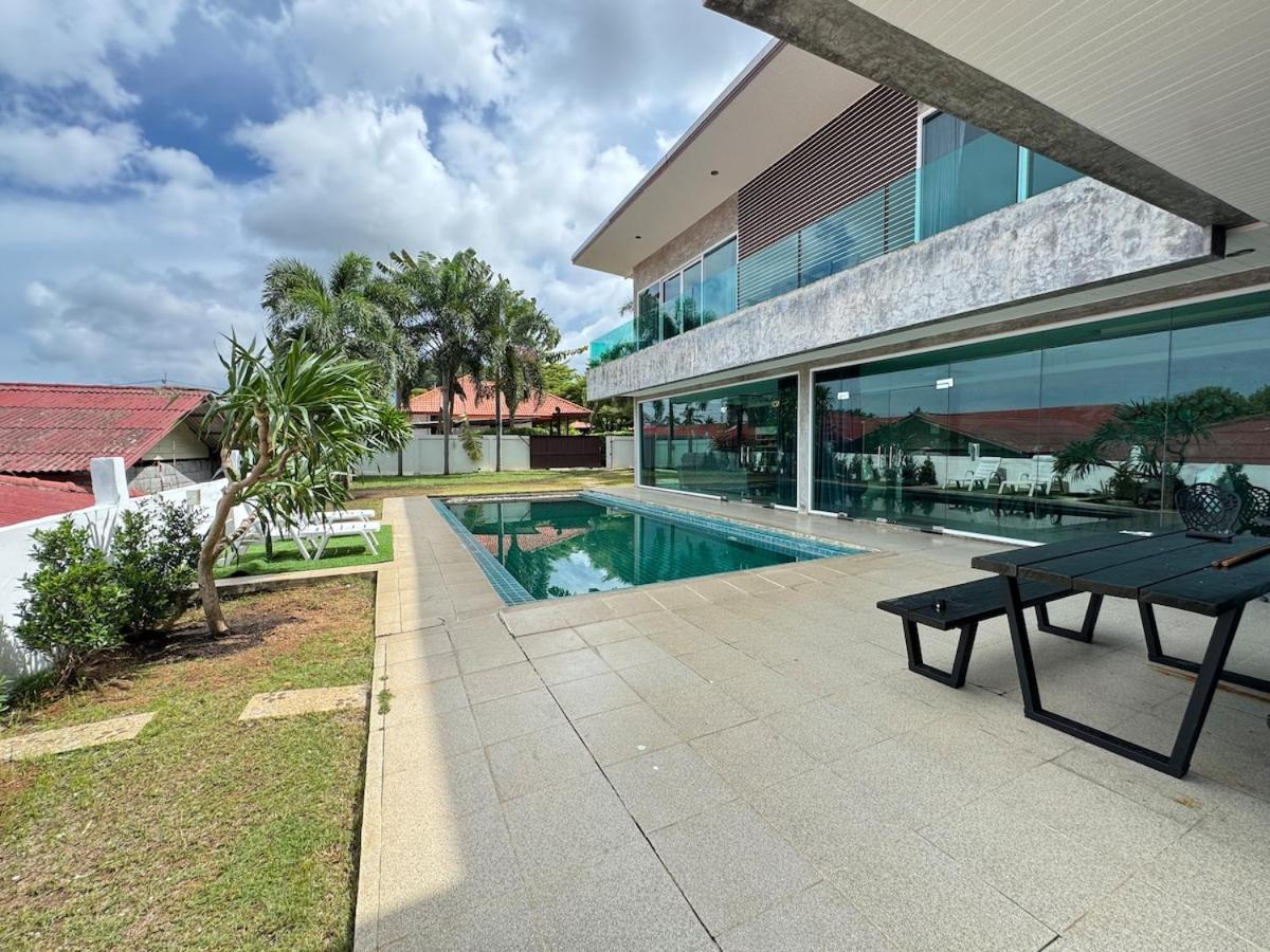 3 Bed, Pool And Grass Garden, Chaweng, Spacious Villa Amphoe Koksamui